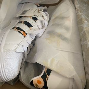Adidas MARIMEKKO SUPERSTAR size 9